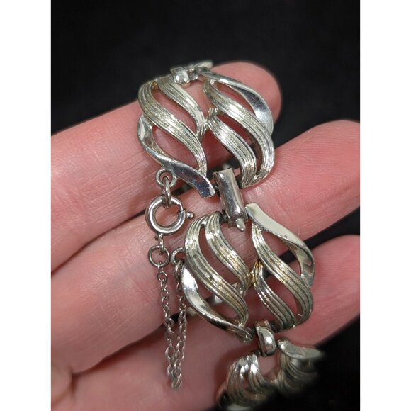 Vintage Coro Silver Tone Textured Swirl Chain Bracelet 6.5 inch Classic MCM - Picture 6 of 8